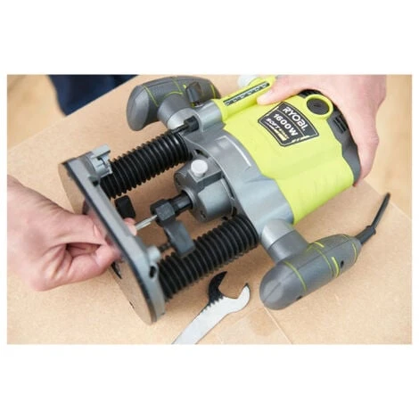 Défonceuse électrique RYOBI - 1600W - 254mm - RRT1600-K 7 Défonceuse électrique RYOBI - 1600W - 254mm - RRT1600-K – Image 5