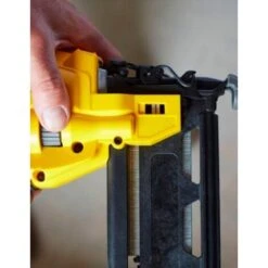 Cloueuse STANLEY FatMax SFMCN616B (Machine Seule) 8 Cloueuse STANLEY FatMax SFMCN616B (Machine Seule) -Makitch Magasin 92439518 2